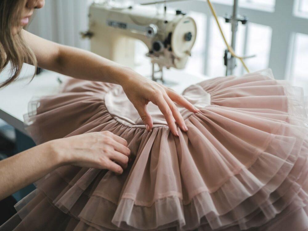 detale tiulowej sukienki