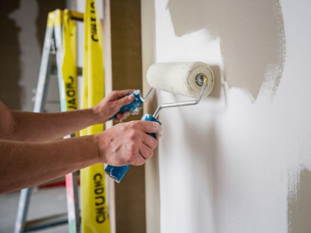 przygotowanie podłoża pod szpachlowanie