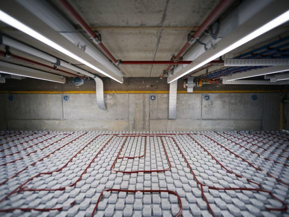 schemat warstw podłogi z ogrzewaniem