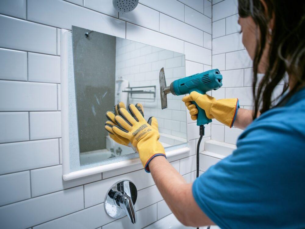 usuwanie lustra z płytek