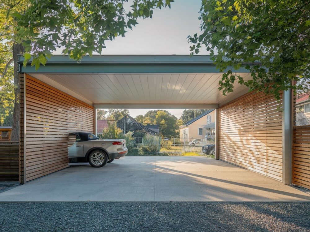 zadaszenie z częściowymi ścianami